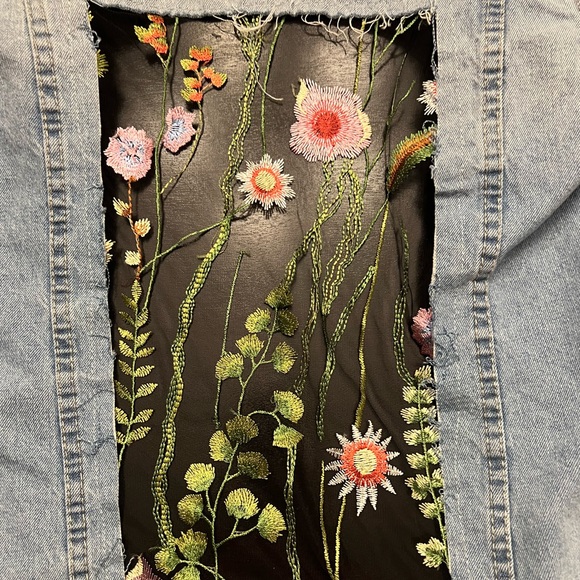 Revamped embroidered denim jacket - Picture 8 of 9